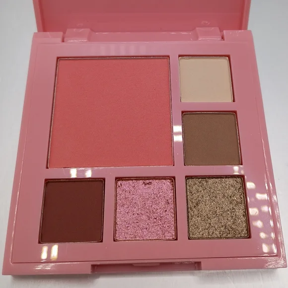 5 For $25 Item🌸 Chica Beauty Multi Eyeshadow & Blush Palette In CHIQUITA - Picture 4 of 4